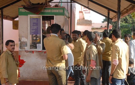 Auto drivers protest at mangalore railway stations